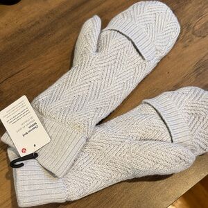 LULULEMON NWT Cozy Knit Mittens in Light Gray